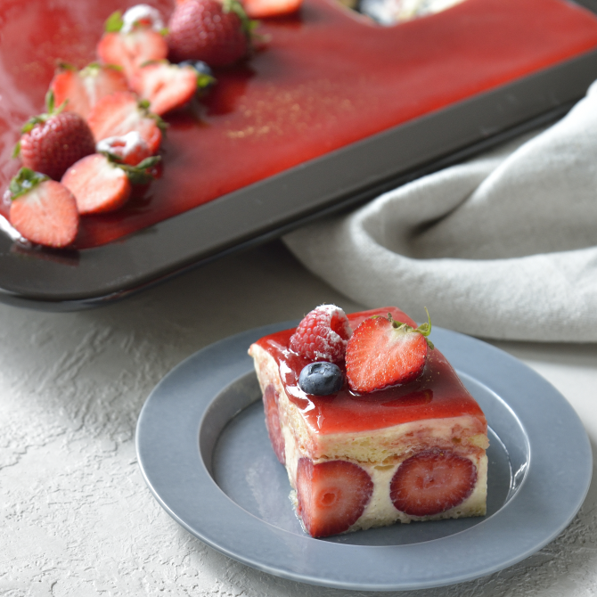 いちごとバニラのムースケーキ(画像)
