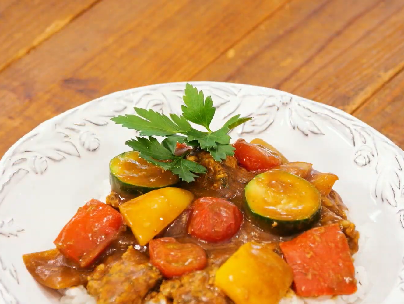 簡単サルシッチャと夏野菜のカレー(工程⑤)