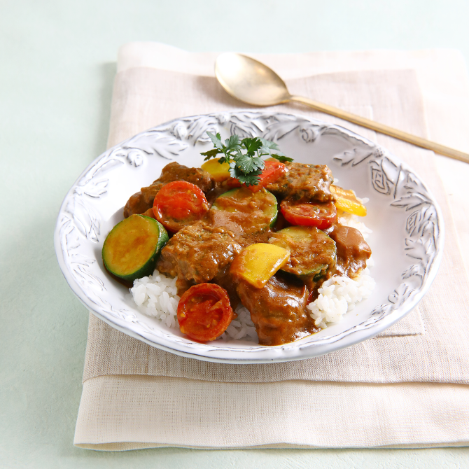 簡単サルシッチャと夏野菜のカレー（画像）