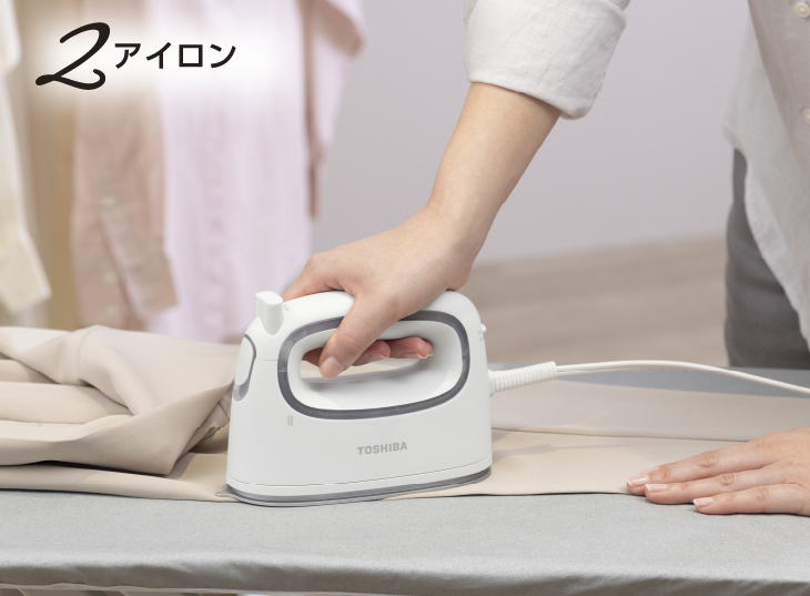東芝衣類スチーマー　2way　アイロンがけ