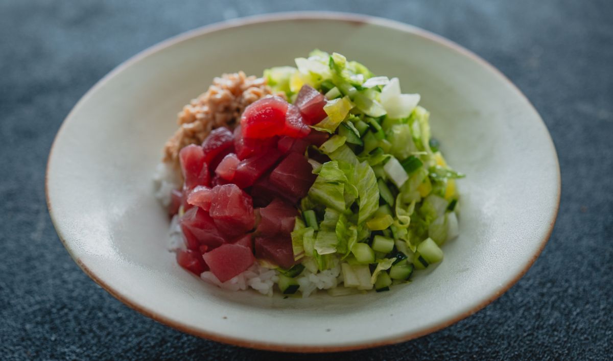 夏野菜とまぐろ納豆の丼